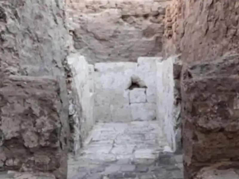 Mısır'da 3.500 Yıldan Eski Kraliyet Mezarı Keşfedildi: Tarihin Derinliklerine Yolculuk