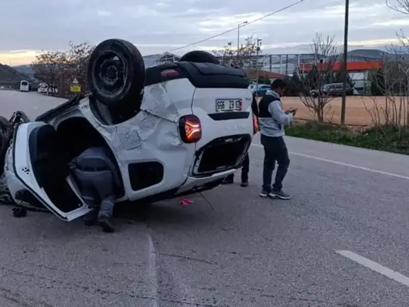 Kontrolden Çıkan Otomobilin Takla Atma Anı: Kazanın Şok Edici Detayları
