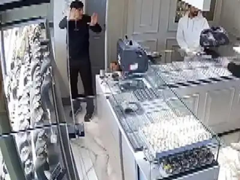 Bursa'da Kuyumcu Soygun Girişimi: Hızla Kaçış ve Şok Anlar