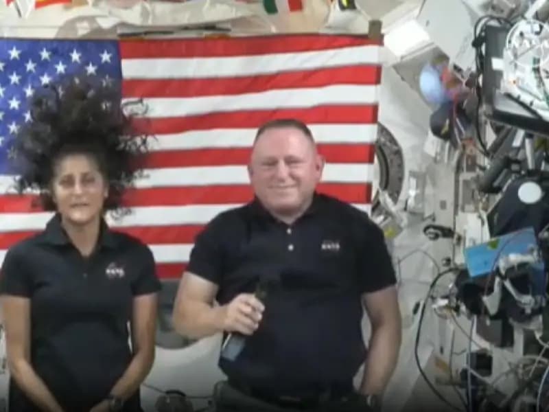 Uzayda mahsur kalan astronotların Dünyaya dönüşü ertelendi