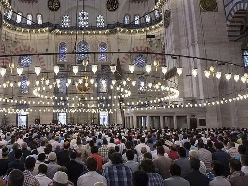 2026 Ramazan Bayramı'nda il il bayram namazı saatleri açıklandı