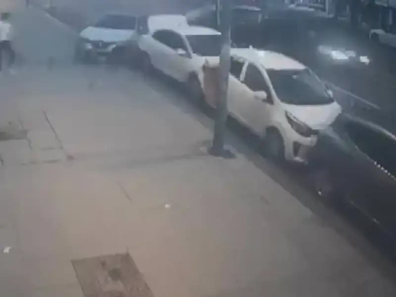 Park Halindeki Araçlara Çarpan Direksiyon Hatası: Olayın Ayrıntıları