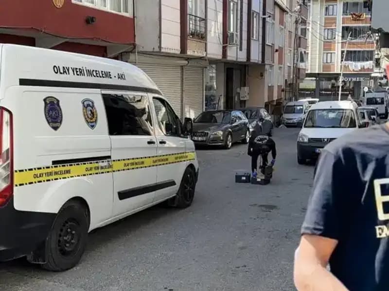 Korkunç Cinayet: Kardeşi Kan İzlerinden Cansız Bedenini Buldu