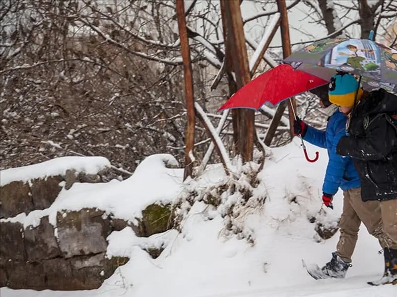 Hakkari'de Yoğun Kar Nedeniyle Eğitime 1 Gün Ara Verildi