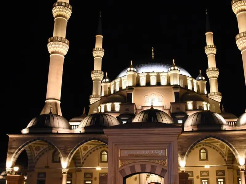 Üç aylar başladı: Regaip Kandili yarın idrak edilecek