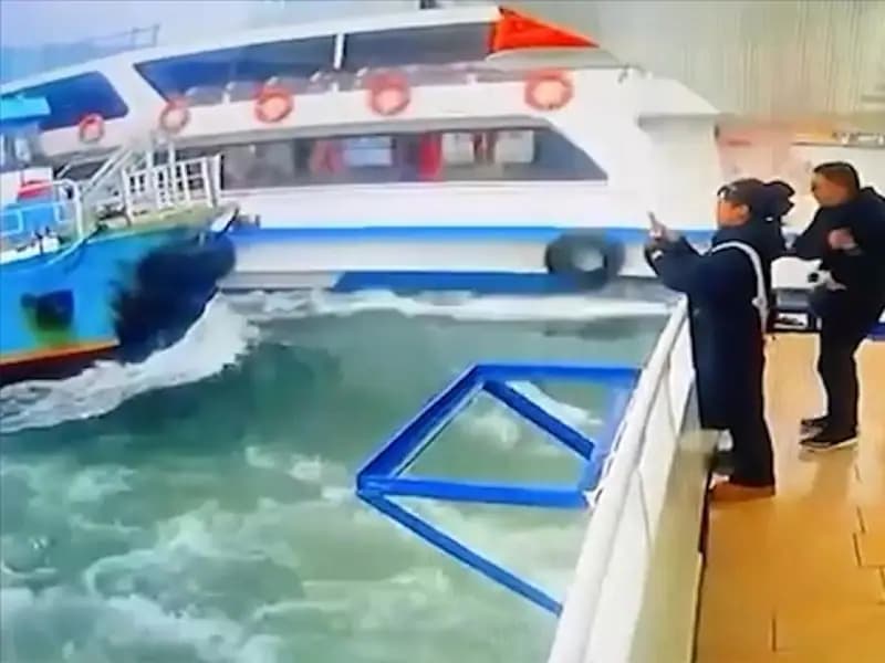 Haliç'te Tekne Çarpıştı