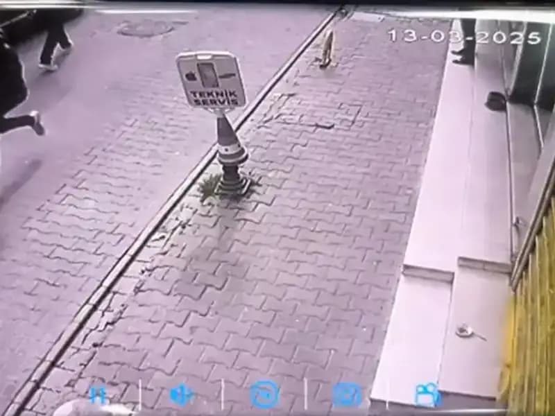 İstanbul’da Silahlı Saldırı: Bacağından Yaralanan Genç Alev Alev Yandı