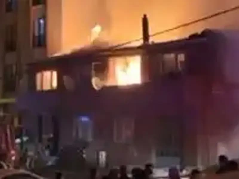 Gaziosmanpaşa'da Meydana Gelen İki Bina Yangını Şehirde Panik Yarattı