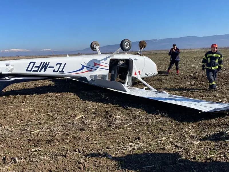 Denizli'de Sert İniş Yapan Eğitim Uçağı Ters Döndü