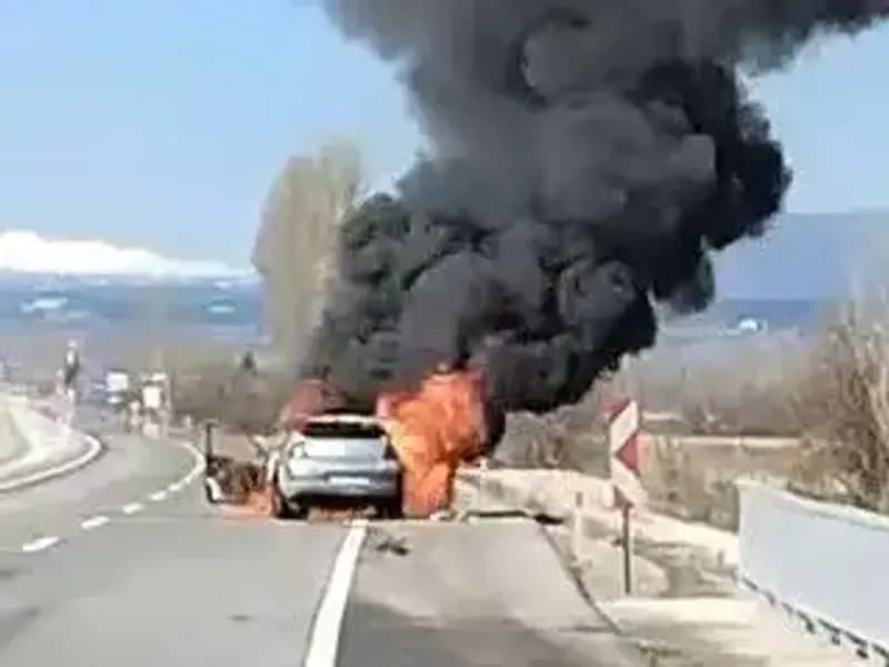 Kütahya'da Seyir Halindeki Otomobil Alev Alev Yandı: Şans Eseri Kurtulanlar