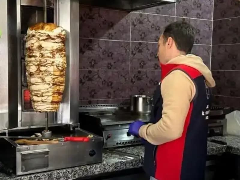 Tavuk Döner Alarmı: İşletmelere Baskınlar Devam Ediyor, Neler Oluyor?