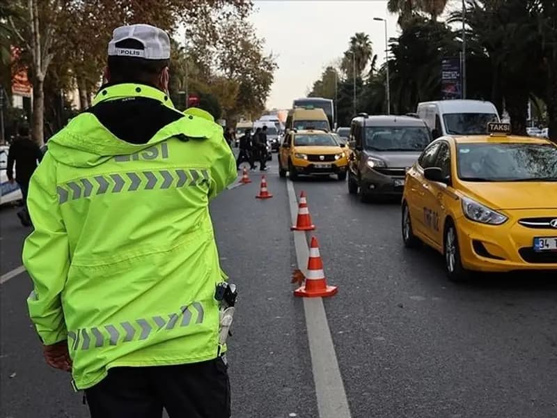 İstanbul Fatih'te Saraçhane Meydanı'nda Trafik Kapatılıyor