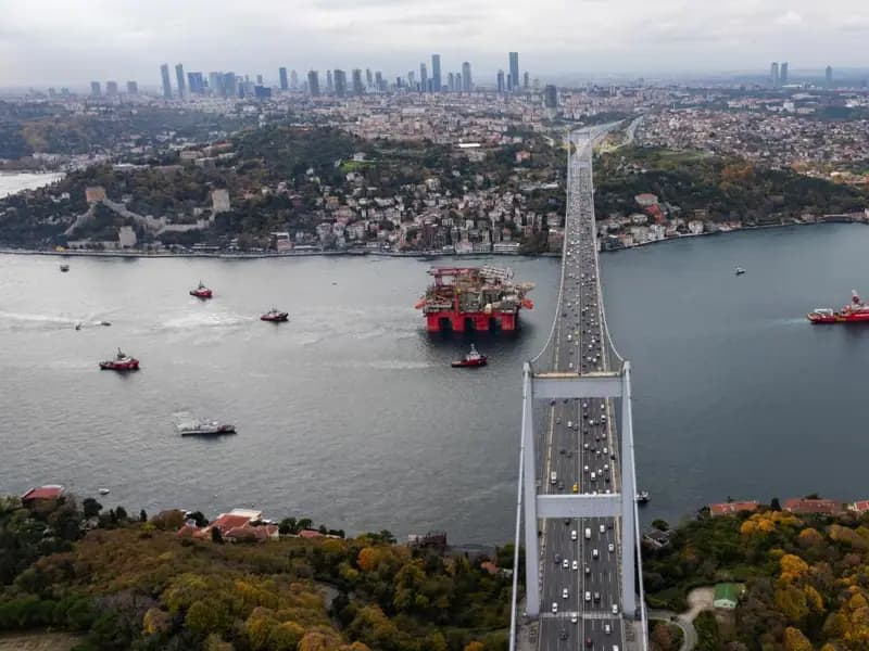 İstanbul Boğazı'nda Gemi Trafiği Durdu