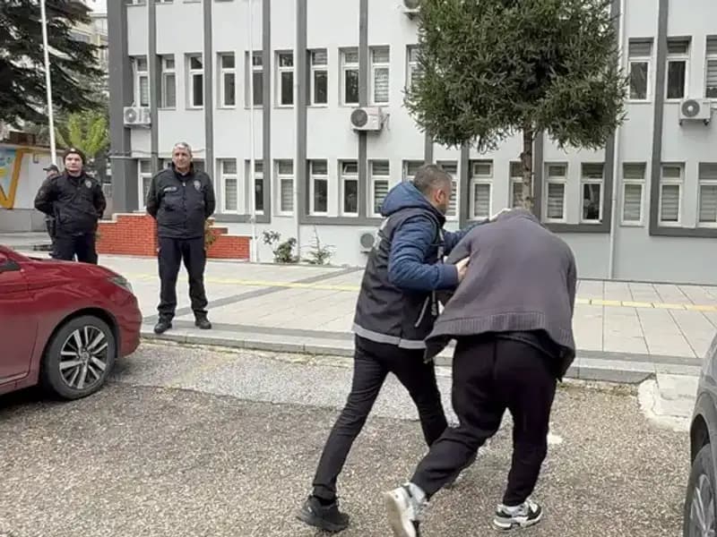 İstanbul'da 10 Bin Sentetik Ecza Hapı Ele Geçirildi, 20 Gözaltı