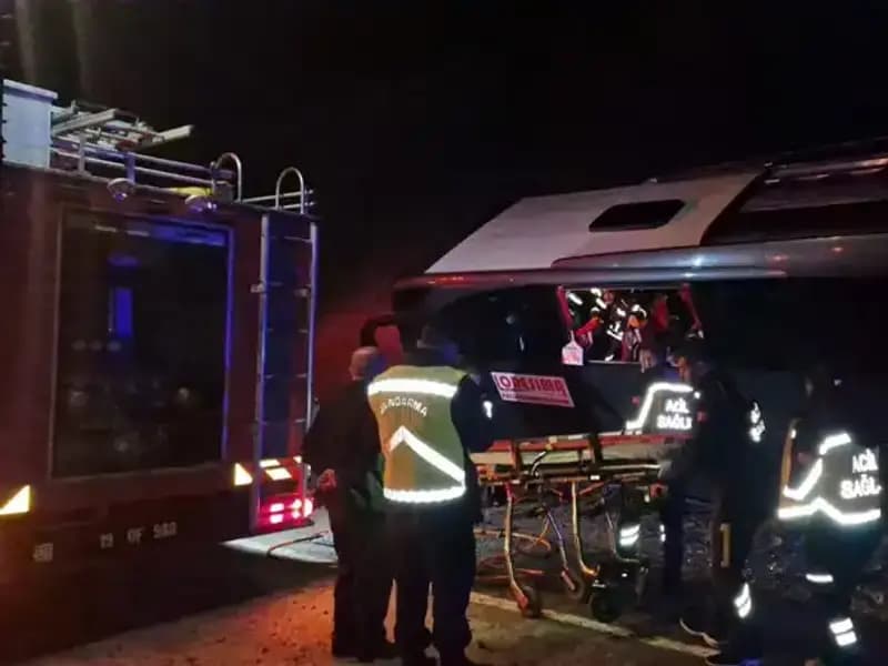 Festival Sevinci Kâbusa Dönüştü: Tur Otobüsü Kazasında 23 Yaralı