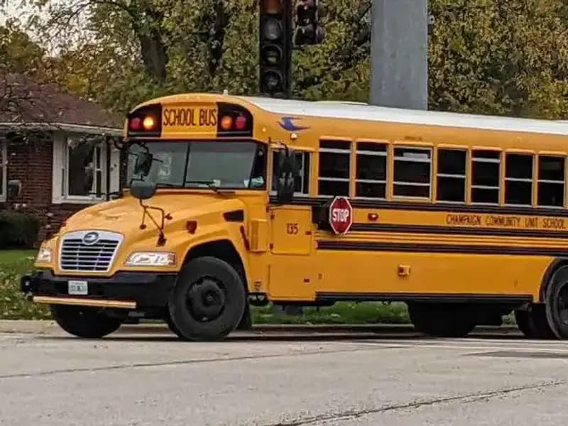 ABD'de Okul Otobüsü Devrildi: Trajedi ve Hayat Kayıpları