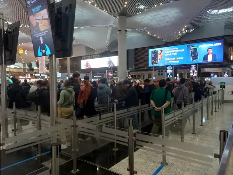 İstanbul Havalimanları'nda Bayram Yoğunluğu Devam Ediyor