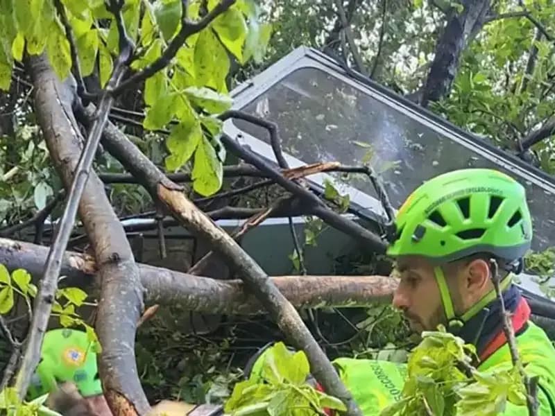 İtalya'da Teleferik Faciası: Çekme Halatının Kopmasıyla 4 Kişi Hayatını Kaybetti