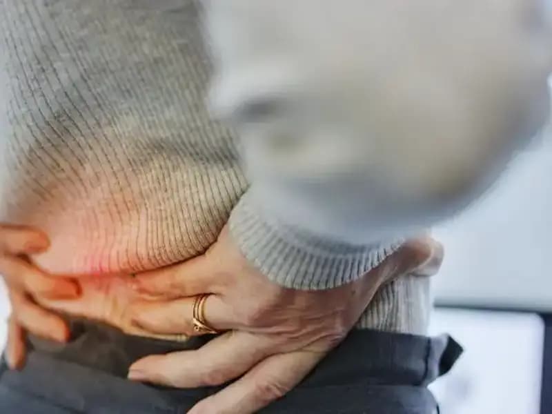 Sırt Ağrısı Kanserin Belirtisi Olabilir Mi? Uzmanlardan Uyarılar!