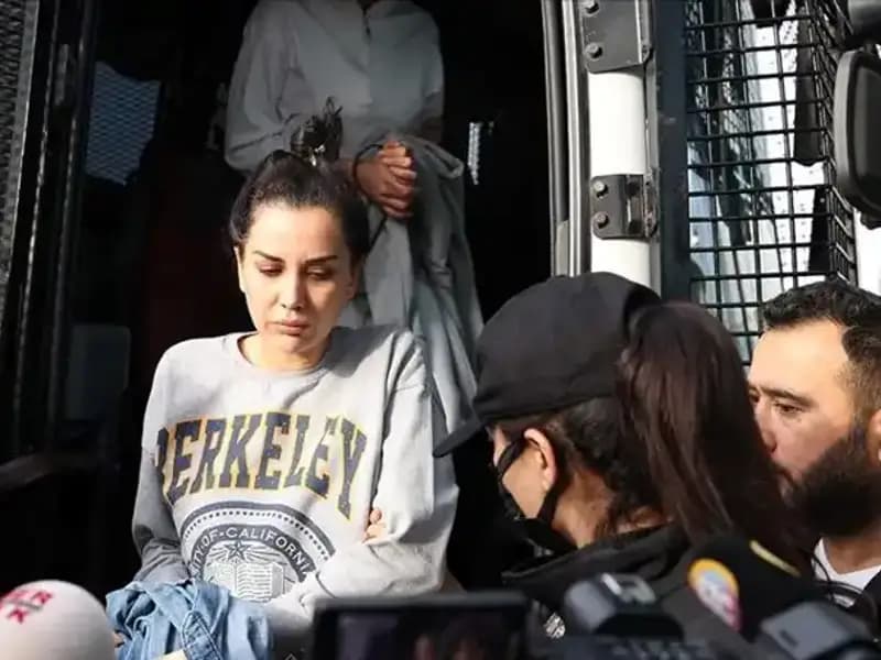 Dilan Polat'ın Instagram Hesabı Neden Kapandı? İşte Tüm Detaylar!