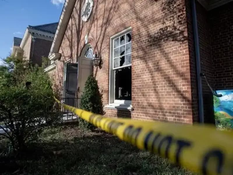 ABD'de Valinin Evi Kundaklandı: Olayın Perde Arkası Neler?