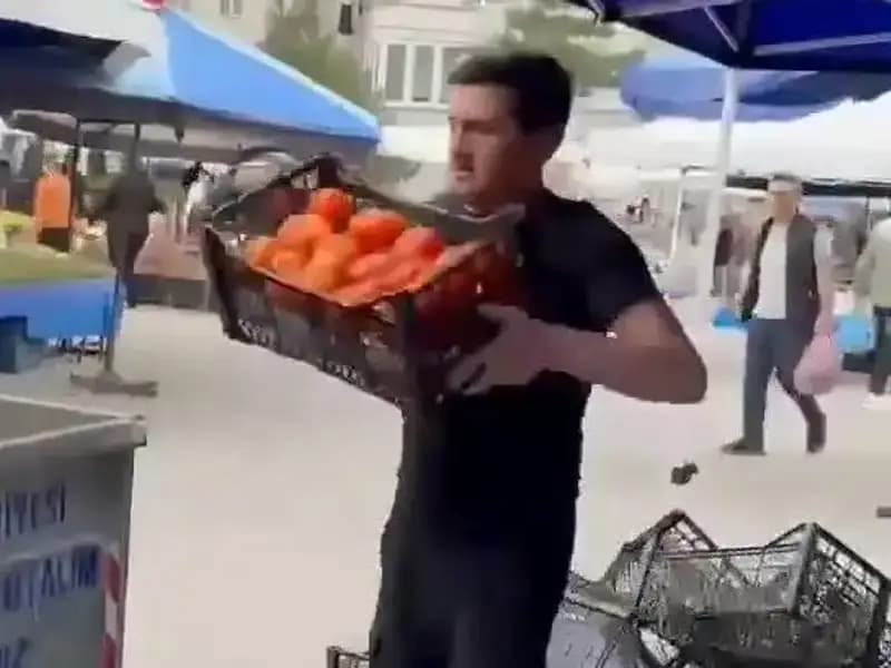 Domatesleri Çöpe Döken Pazarcıya Tarihi Para Cezası Uygulandı