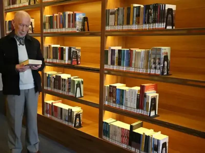 71 Yıldır Kitap Aşık: 8 Yaşında Başlayan Edebiyat Serüveni