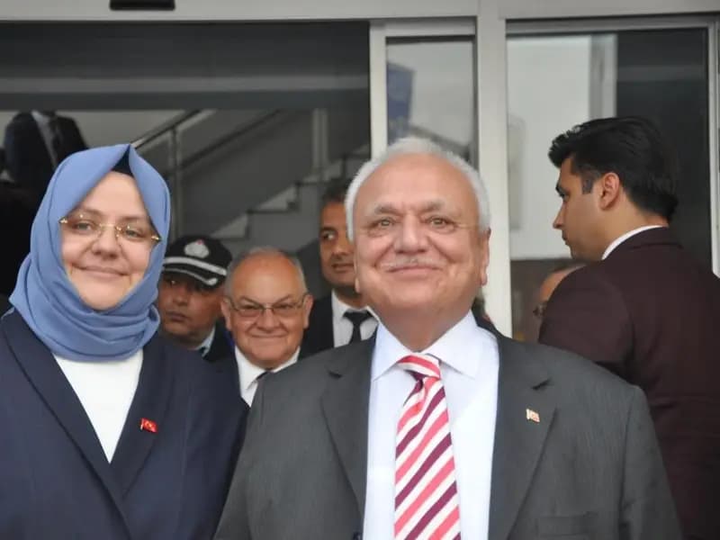 Eski Bakanlar Atilla Koç ve Zehra Selçuk Trafik Kazasında Yaralandı