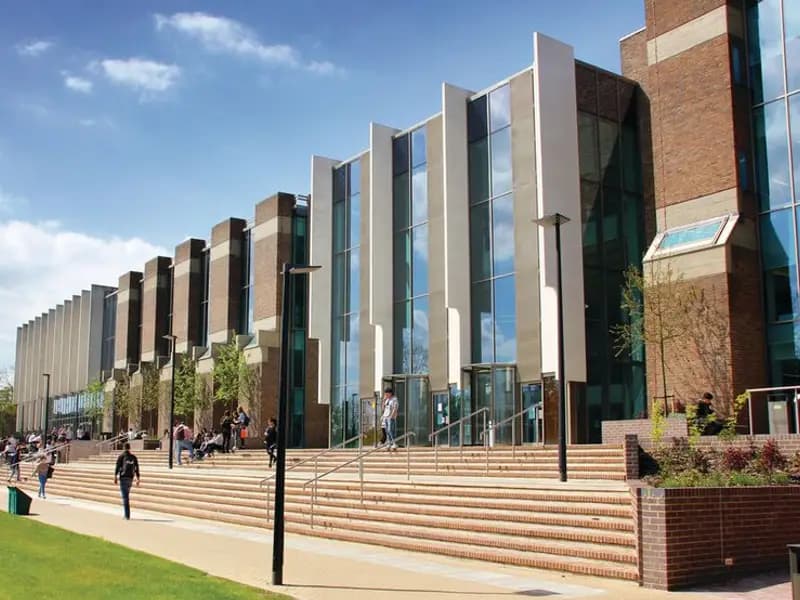 Kent Üniversitesi'nde Menenjit Salgını: 2 Kişi Hayatını Kaybetti