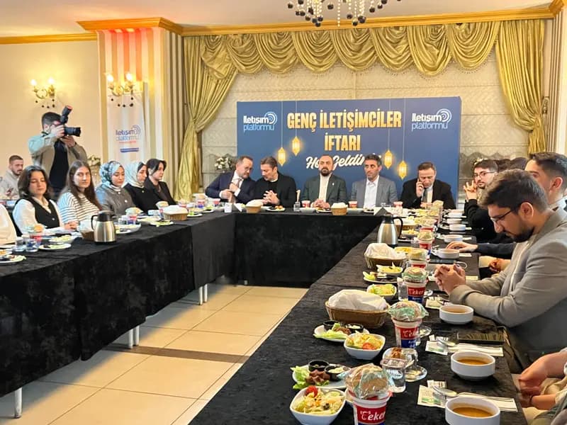 İstanbul'da İletişim Fakültesi Öğrencileri İftar Buluşmasında