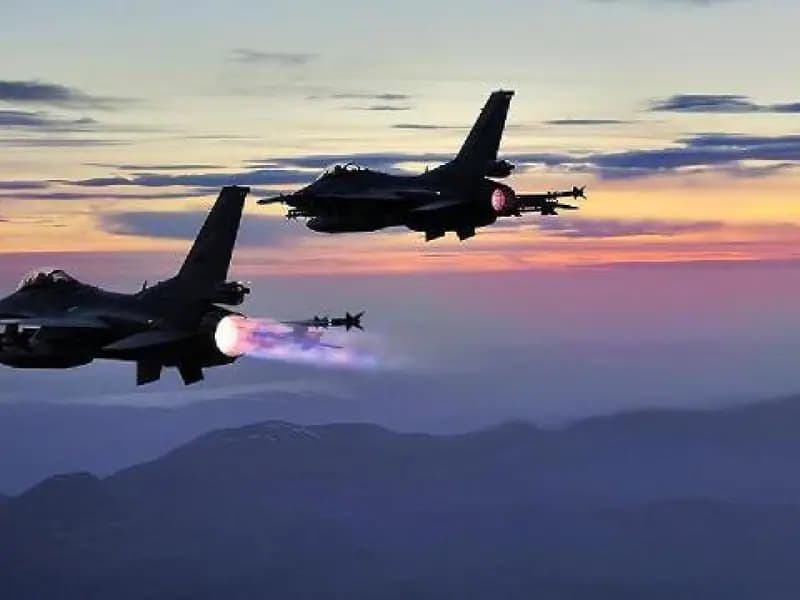 Irak'ın kuzeyinde teröristlere operasyon: 13 ölü<br>