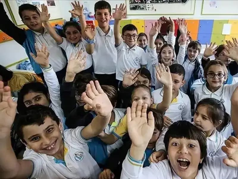 9 Günlük Tatil Sona Erdi: Okul Zilleri Yeniden Çalıyor!