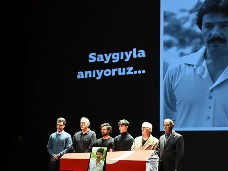 Ferdi Tayfur için Anıt Kabir'de düzenlenen törende duygulu anlar yaşandı