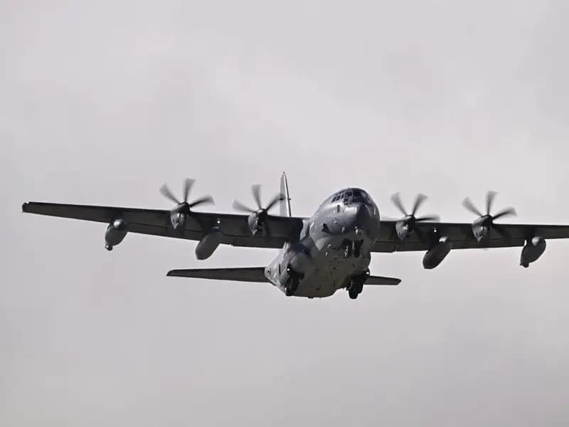 İran, ABD Uçağını Düşürdü: Kayıp Pilot İçin Operasyon