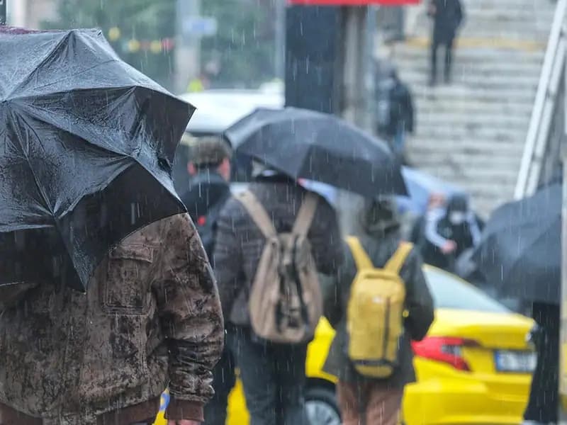 Türkiye'de Yağışlı Havalar Devam Ediyor: 13 İl Sarı Uyarıda