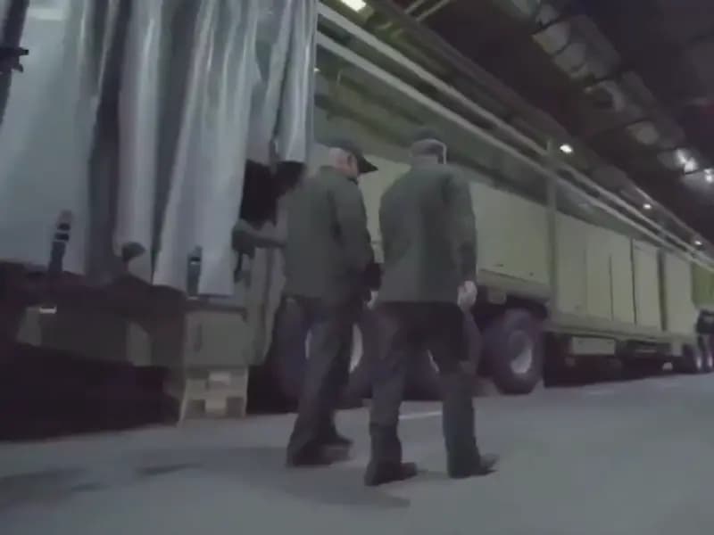 İran Devrim Muhafızları'ndan Yeraltı Tünellerinde Silah Görüntüleri