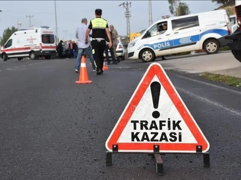 Çatalca'da Göç İdaresi Otobüsü Devrildi, 4 Yaralı