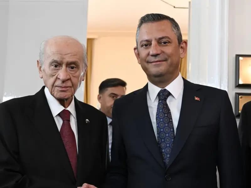 Bahçeli, Özgür Özel'i Kadir Gecesi'nde aradı