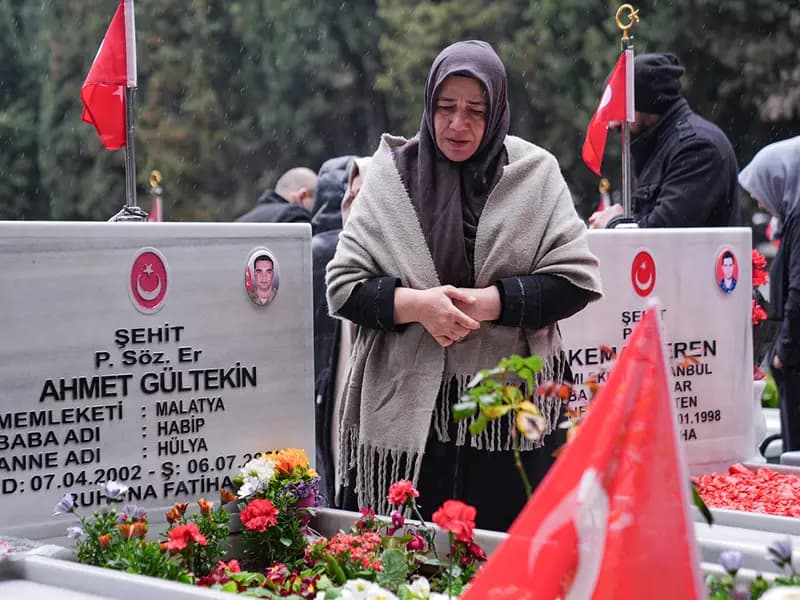Edirnekapı Şehitliği'nde Ramazan Bayramı'nda Hüzünlü Anlar