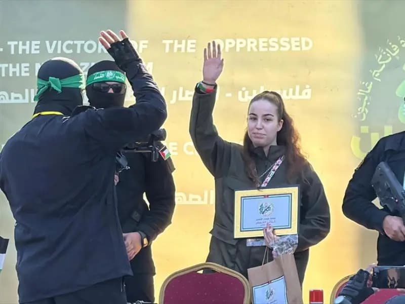 ** Hamas ve İsrail Arasındaki Esir Takasının Üçüncü Turu Başladı
**