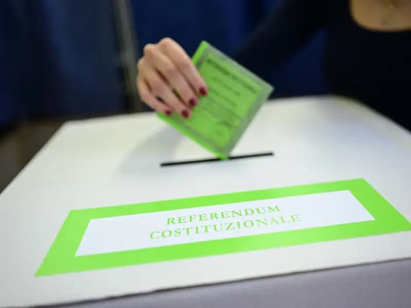 Avrupa'da Seçim Heyecanı: İtalya Referandum, Slovenya Seçimi