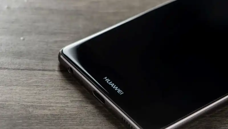 Huawei'nin Yeni Katlanabilir Telefonu: Geleceğin Teknolojisi Tanıtıldı!