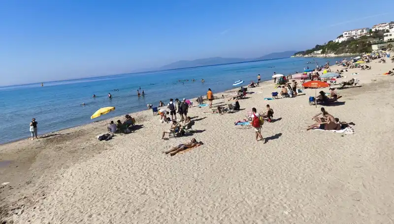Sıcak Havanın Etkisi: Plajlar Yaz Kalabalığıyla Dolu