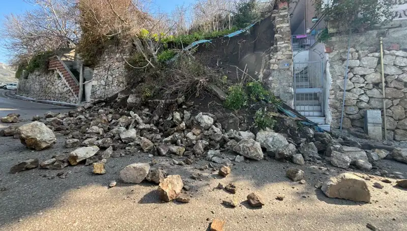 İstinat Duvarının Çökmesi Sonrası Yolda Tehlike: Detaylar Ortaya Çıktı