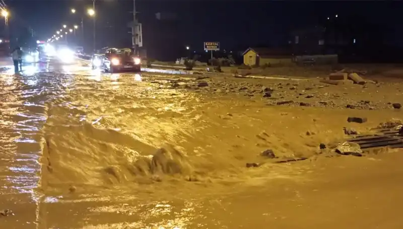 Konya ve Ankara'da Sel Felaketi: Hayat Her Yerde Durdu
