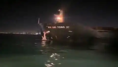 Ahırkapı’da Yük Gemisi Karaya Oturdu: Kaza Sonrası Tüm Gözler Olay Yerinde