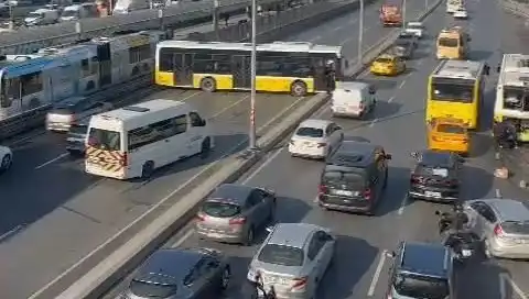 İETT Otobüsünün Trafiği Kilitleyen Çarpışması: Neyin Bedeli?