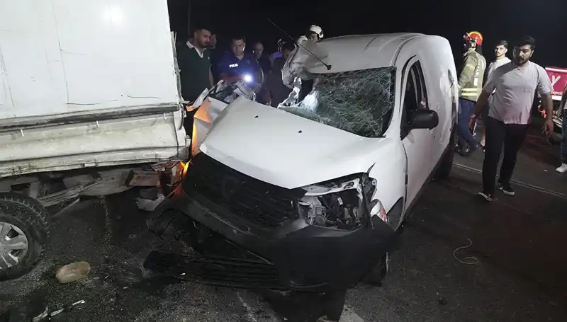 İstanbul'da Feci Kaza: Araç Sola Kayınca 3 Kişi Yaralandı