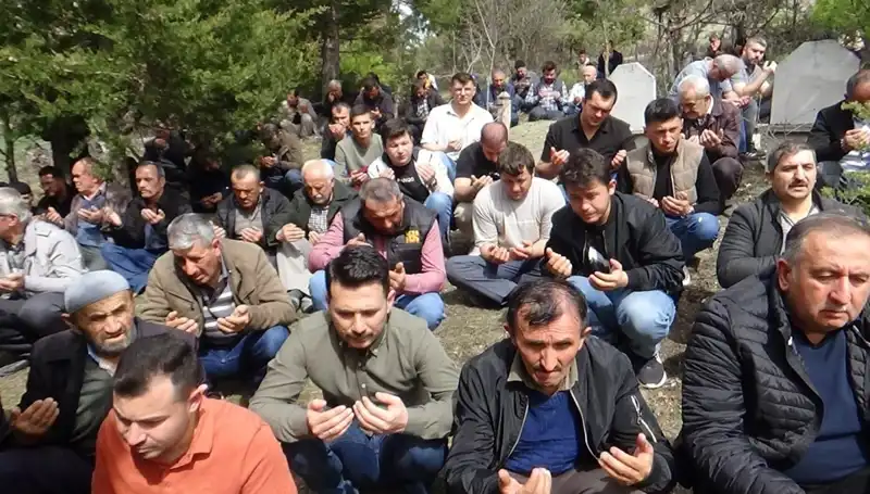 Sevgisiyle Dolu Bir Köy: Veda Zamanı Geldi