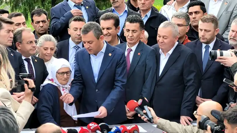 CHP'den Ekrem İmamoğlu'na Destek İçin İmza Kampanyası Başlatıldı